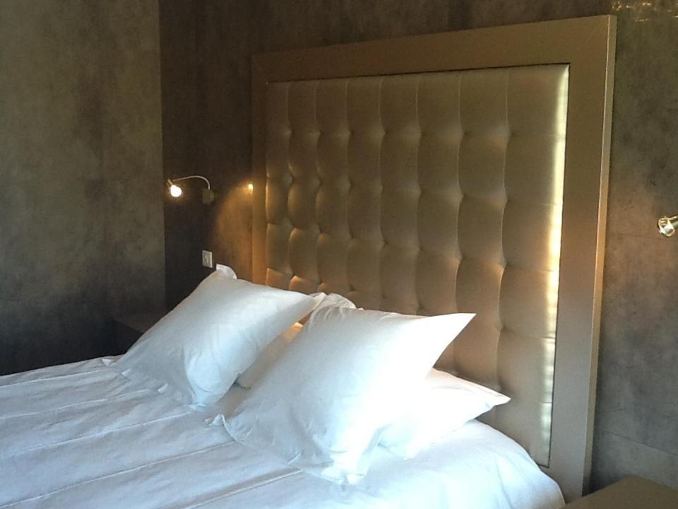 Hotel Les Deux Lions Riez Room photo